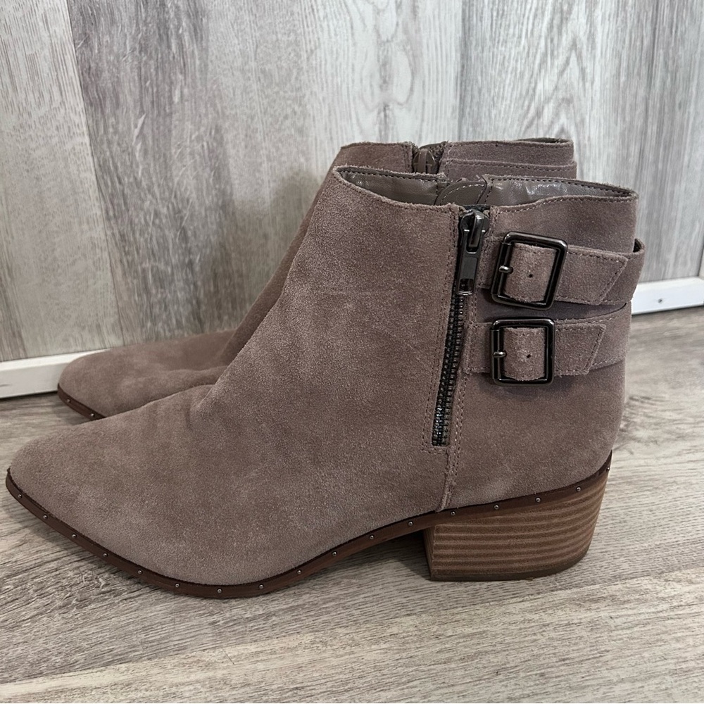 Bleecker & Bond Georgia suede ankle boot Womens 10 Beige Coastal Cowgirl Studded